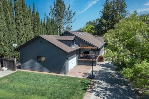 24740 Oro Valley Road, Auburn, CA 95602 - #: 225052302