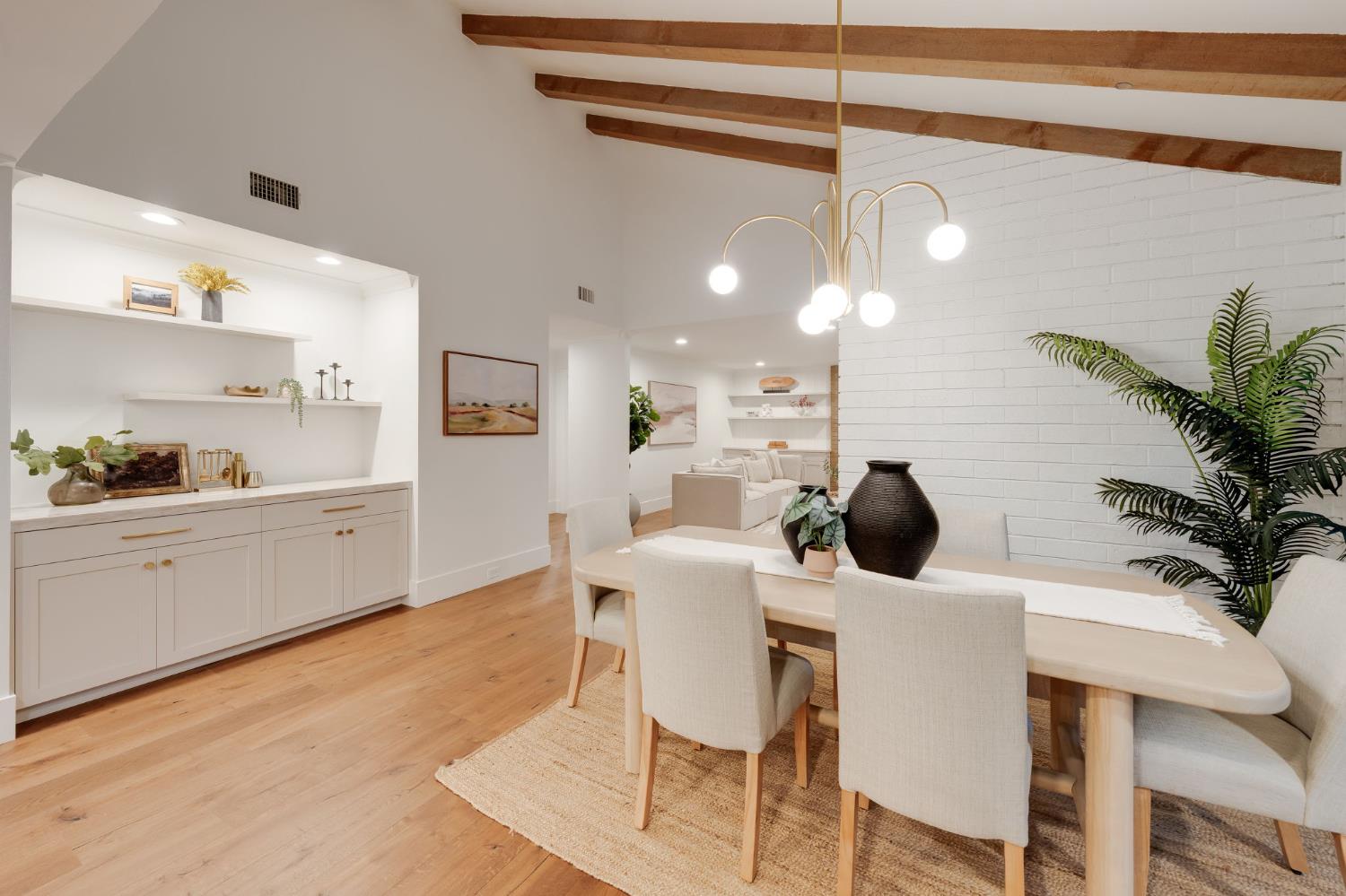 401 Dunbarton Circle