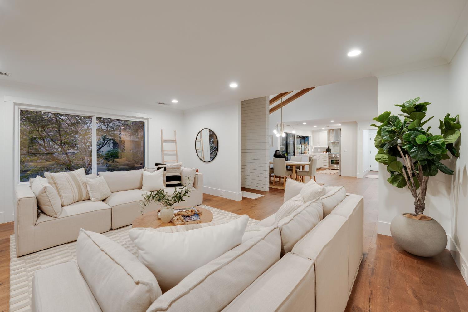 401 Dunbarton Circle