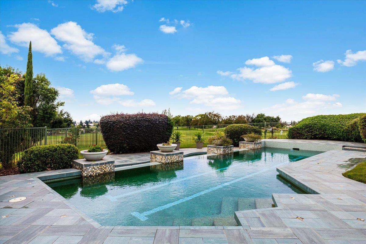 1006 Fairway Valley Lane