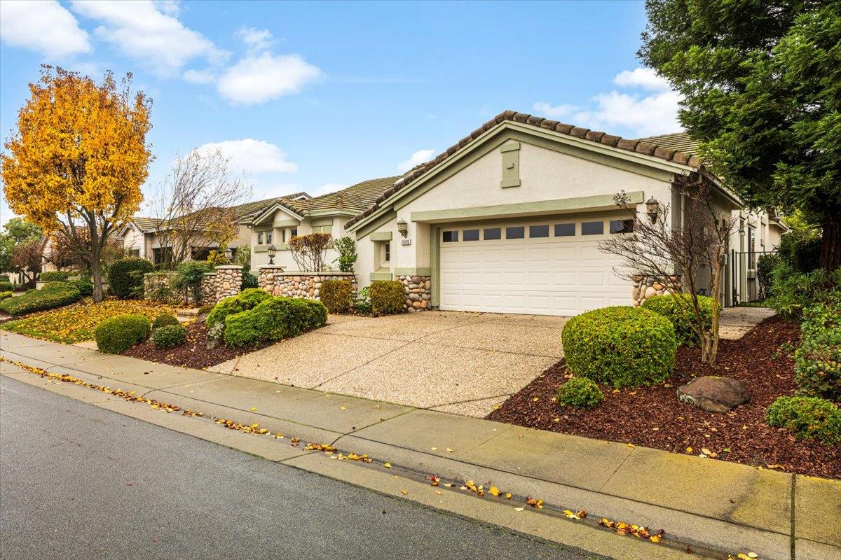 1006 Fairway Valley Lane