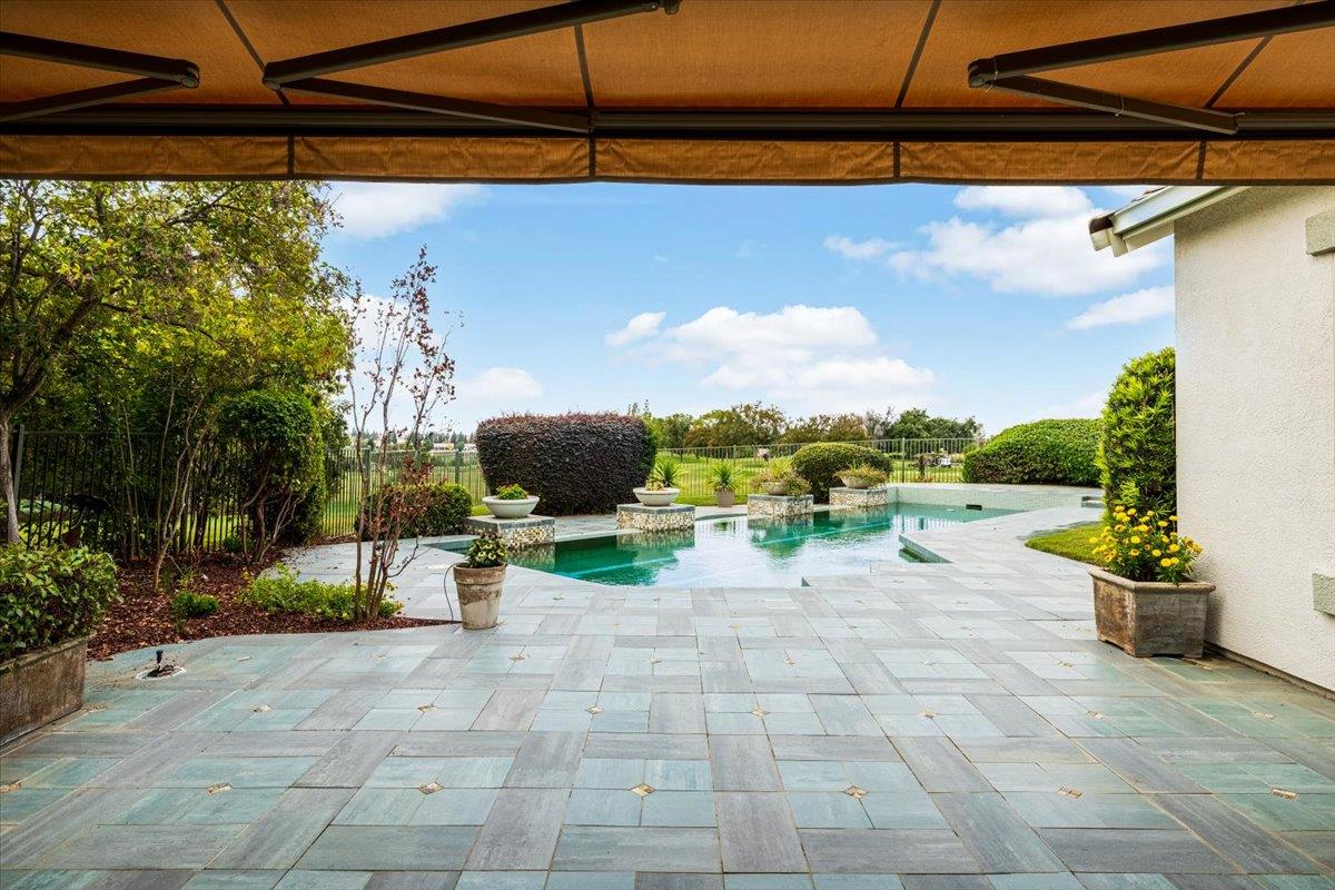 1006 Fairway Valley Lane