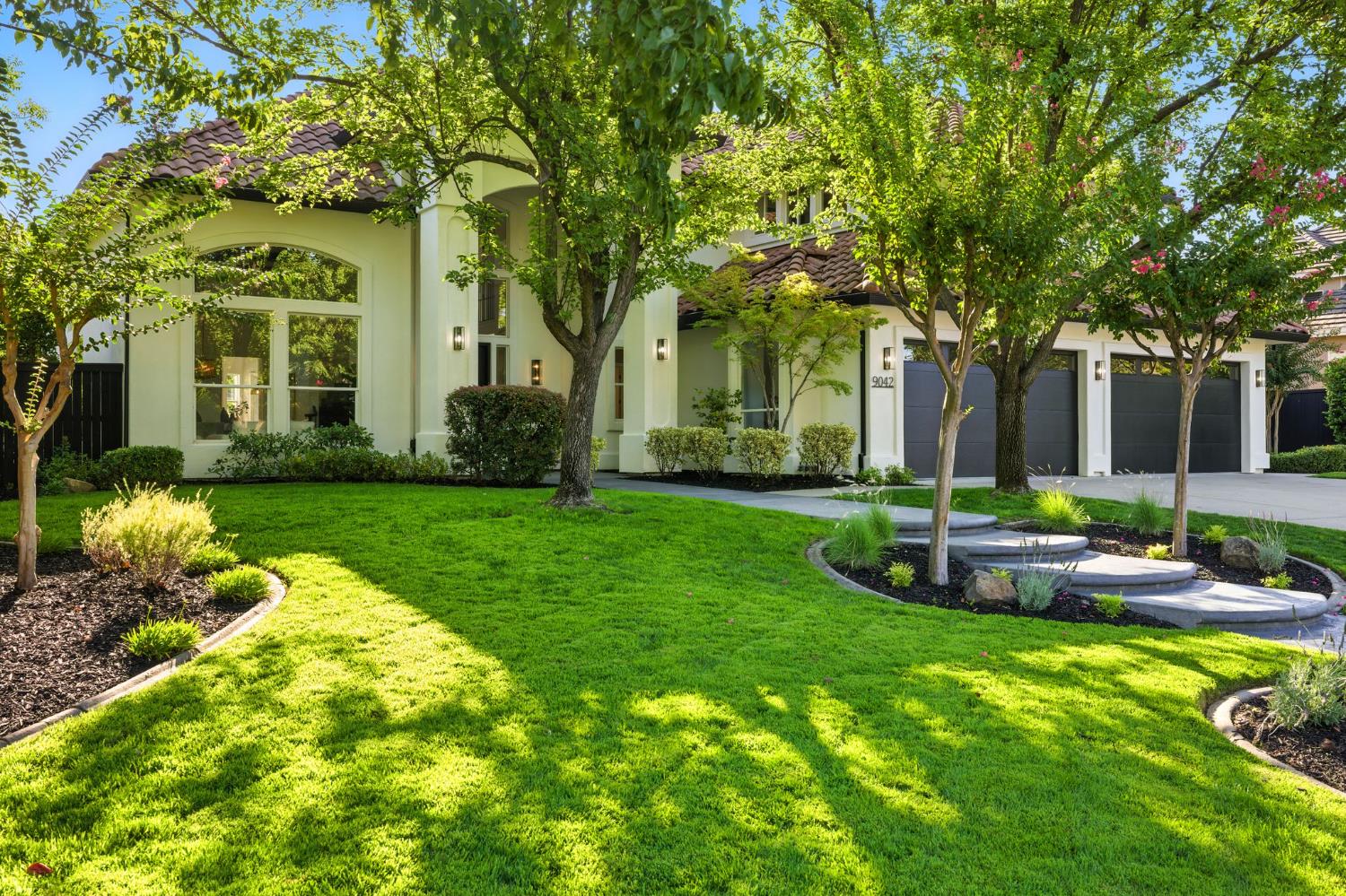 9042 Cedar Ridge Dr