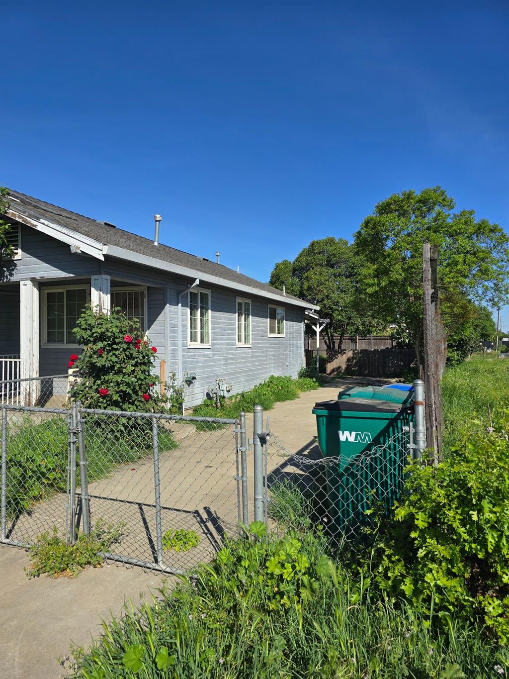 Photo of 1865 E Acacia Street, Stockton, CA 95205 (MLS # 226042769)