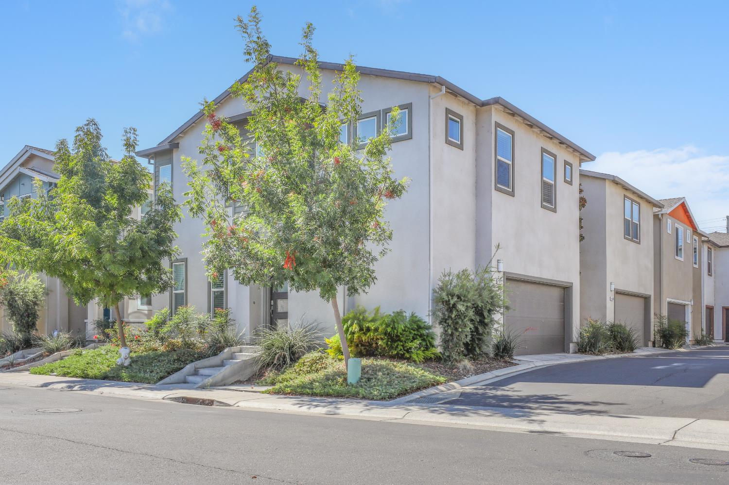 4432 Ocean Lane