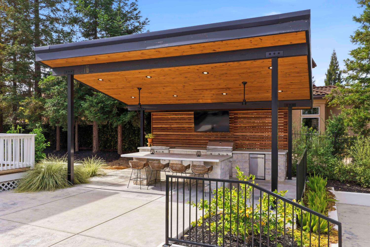 9660 Los Lagos Circle