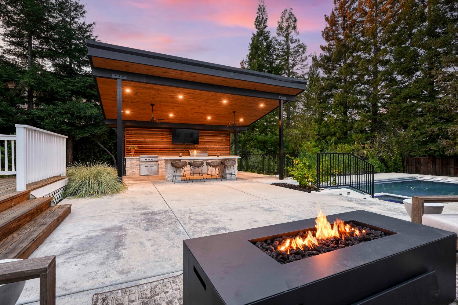 9660 Los Lagos Circle