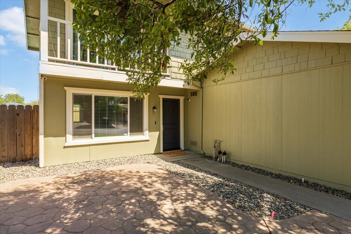 9425 Mira Del Rio Drive