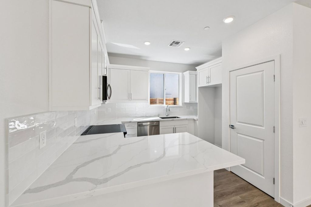 Photo of 6441 Ventris Walk, Sacramento, CA 95823 (MLS # 226032447)