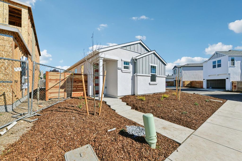 Photo of 6441 Ventris Walk, Sacramento, CA 95823 (MLS # 226032447)