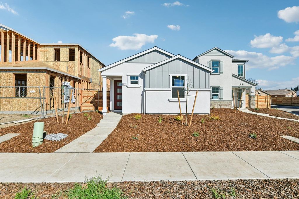 Photo of 6441 Ventris Walk, Sacramento, CA 95823 (MLS # 226032447)