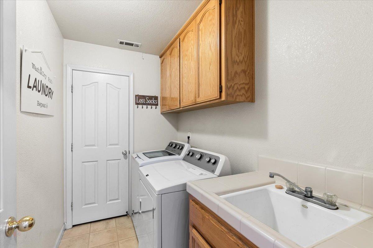 Los Banos, California 93635, United States, 4 Bedrooms Bedrooms, ,3 BathroomsBathrooms,Residential,Pending,692