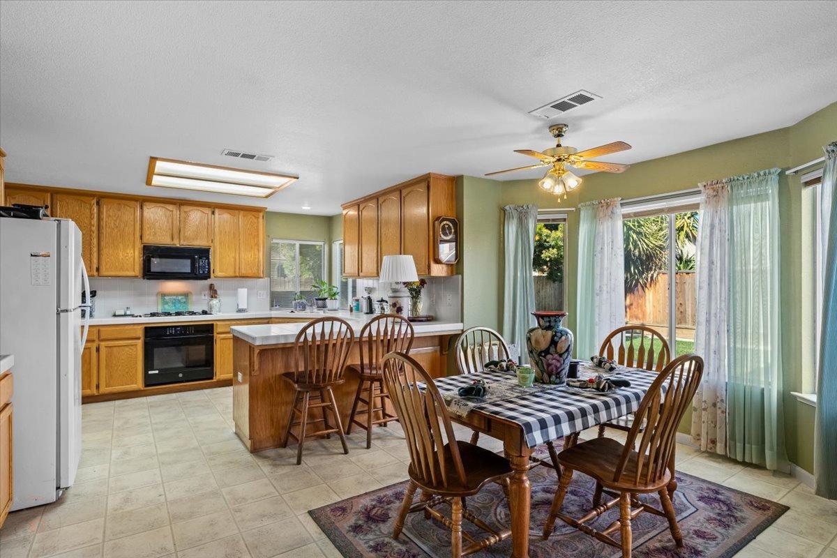 Los Banos, California 93635, United States, 4 Bedrooms Bedrooms, ,3 BathroomsBathrooms,Residential,Pending,692