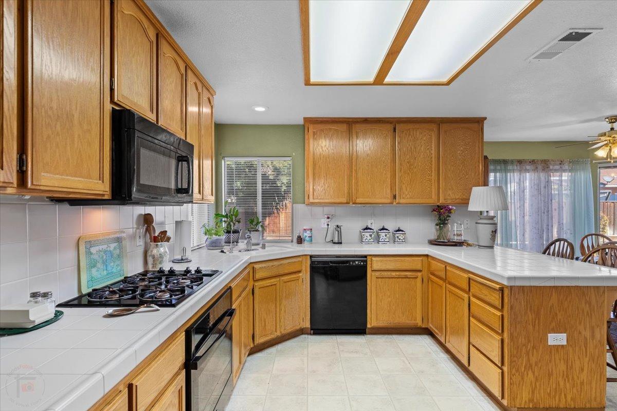 Los Banos, California 93635, United States, 4 Bedrooms Bedrooms, ,3 BathroomsBathrooms,Residential,Pending,692