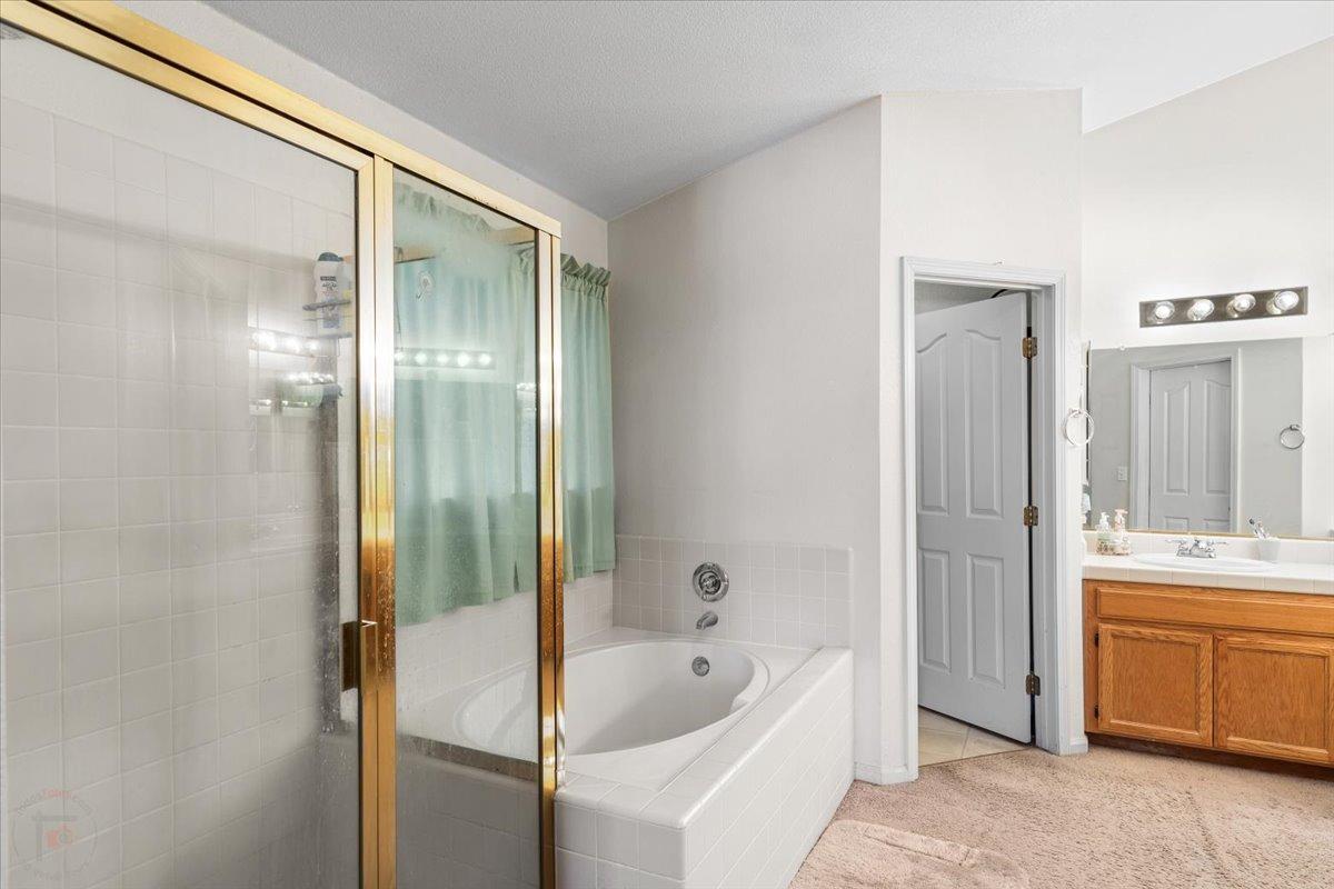 Los Banos, California 93635, United States, 4 Bedrooms Bedrooms, ,3 BathroomsBathrooms,Residential,Pending,692