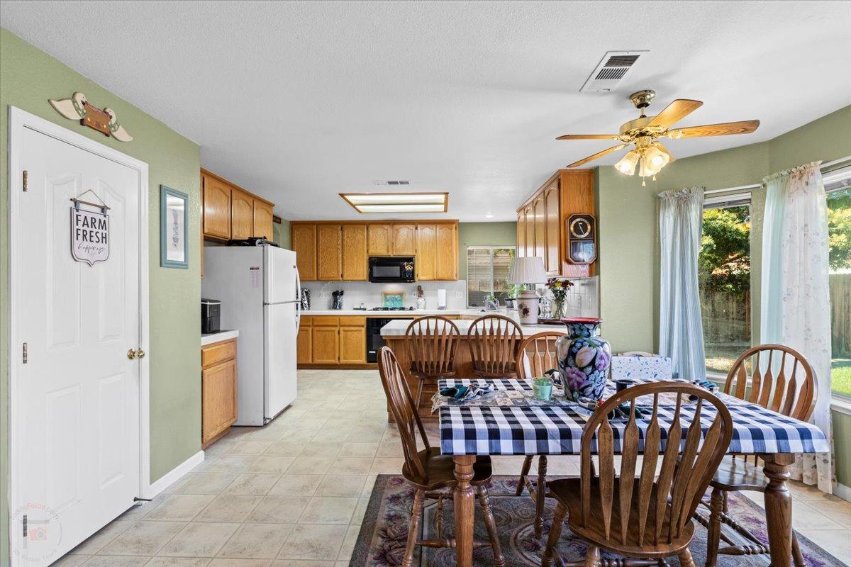 Los Banos, California 93635, United States, 4 Bedrooms Bedrooms, ,3 BathroomsBathrooms,Residential,Pending,692