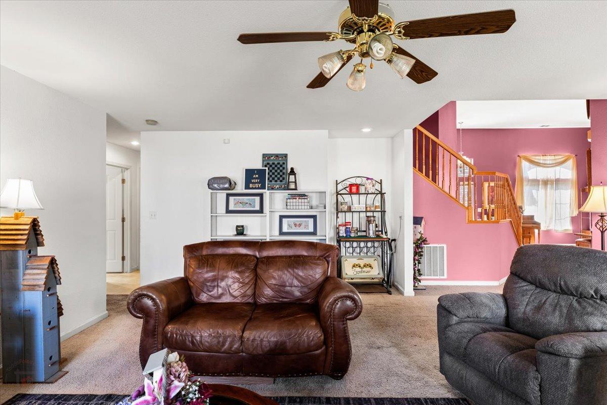 Los Banos, California 93635, United States, 4 Bedrooms Bedrooms, ,3 BathroomsBathrooms,Residential,Pending,692