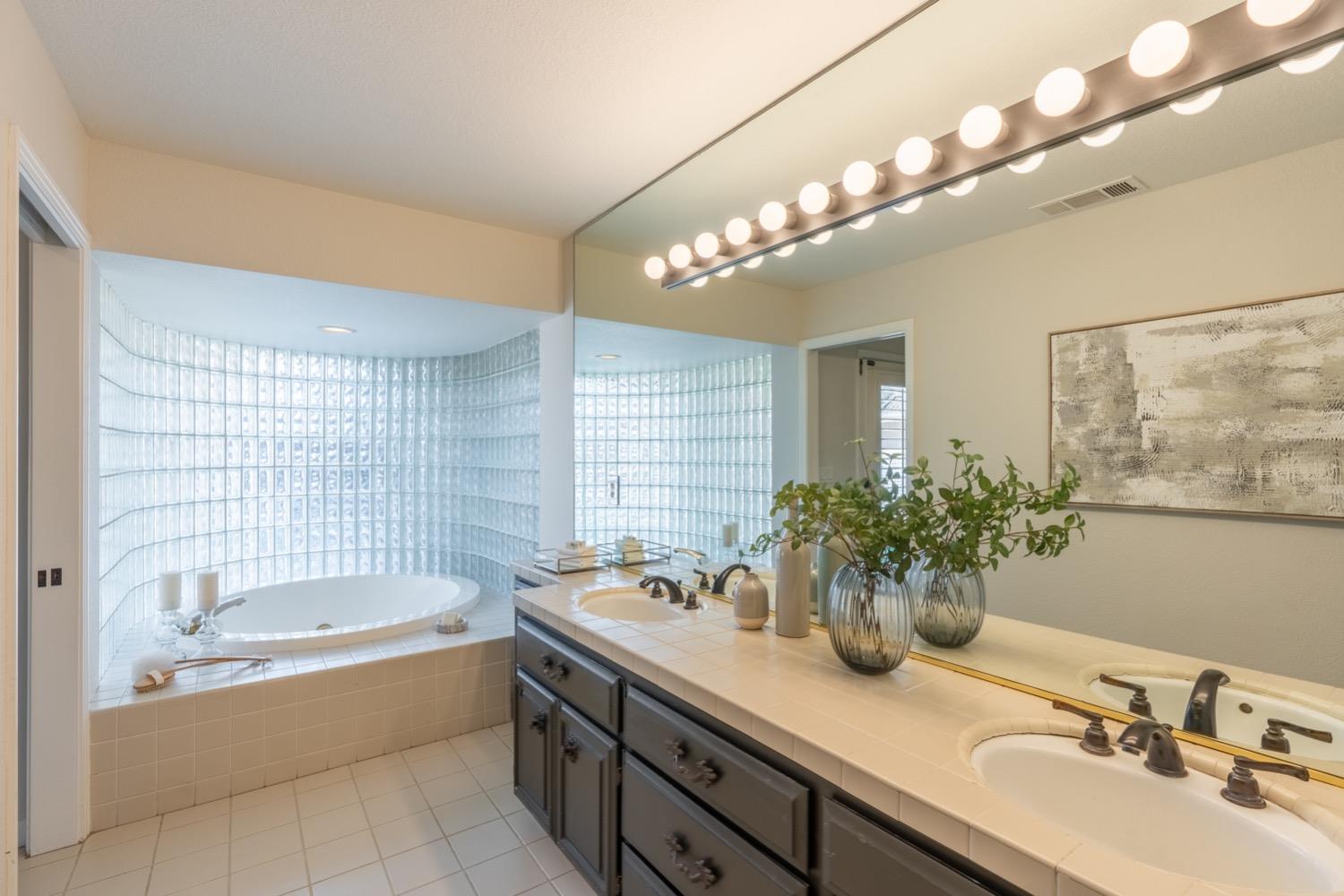 2500 Van Hoeks Circle