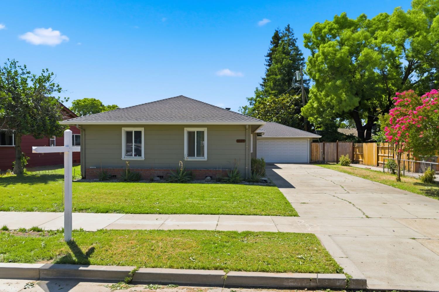 1176 W Mendocino Avenue