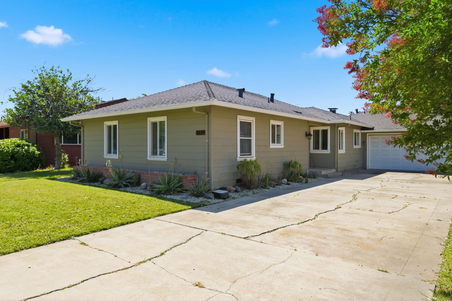 1176 W Mendocino Avenue