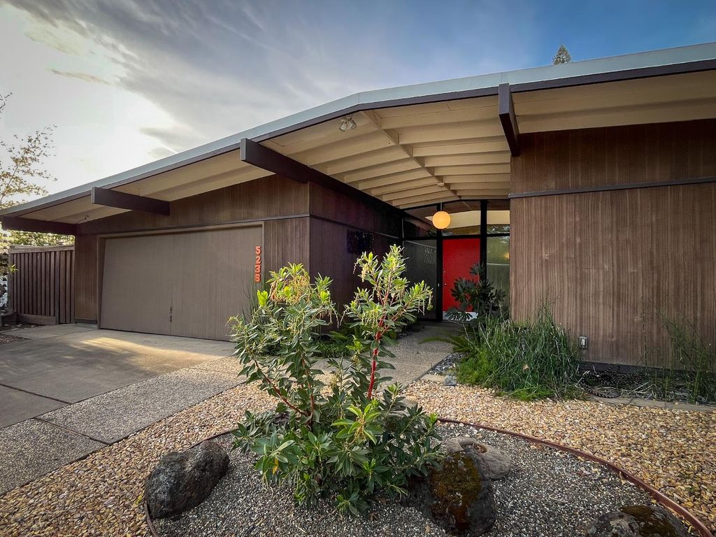 Photo of 5236 Overbrook Way, Sacramento, CA 95841 (MLS # 226035235)