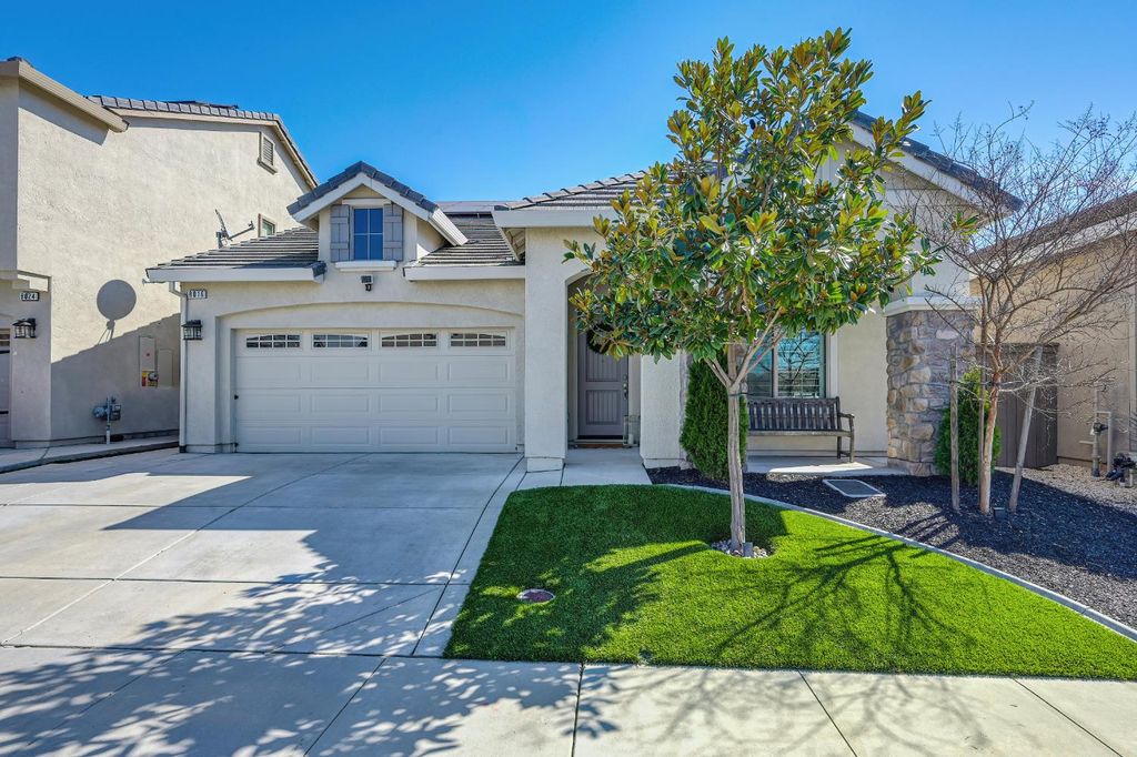 Photo of 8016 Clear Springs Place, Roseville, CA 95747 (MLS # 226028579)
