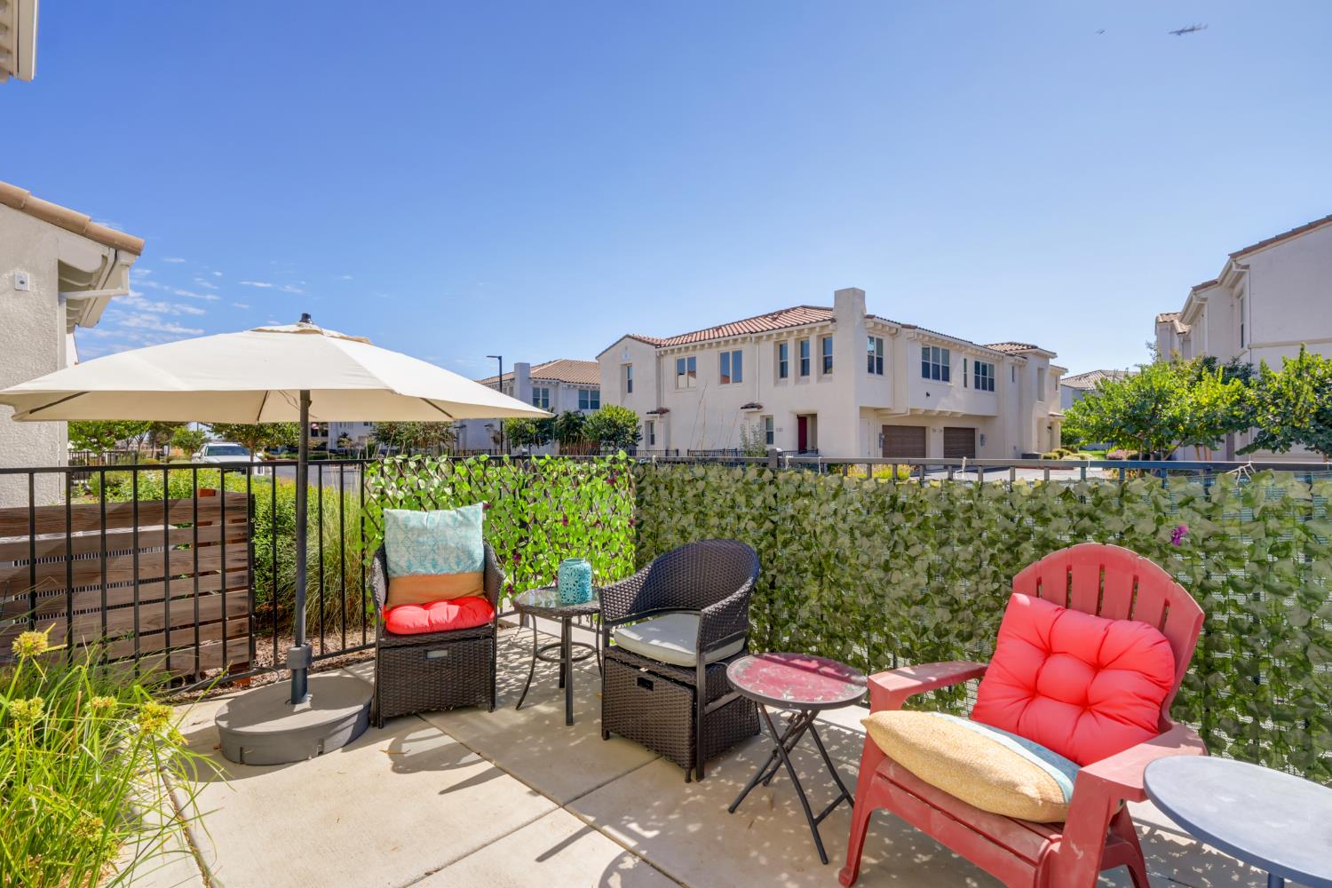5301 E Commerce Way 41104