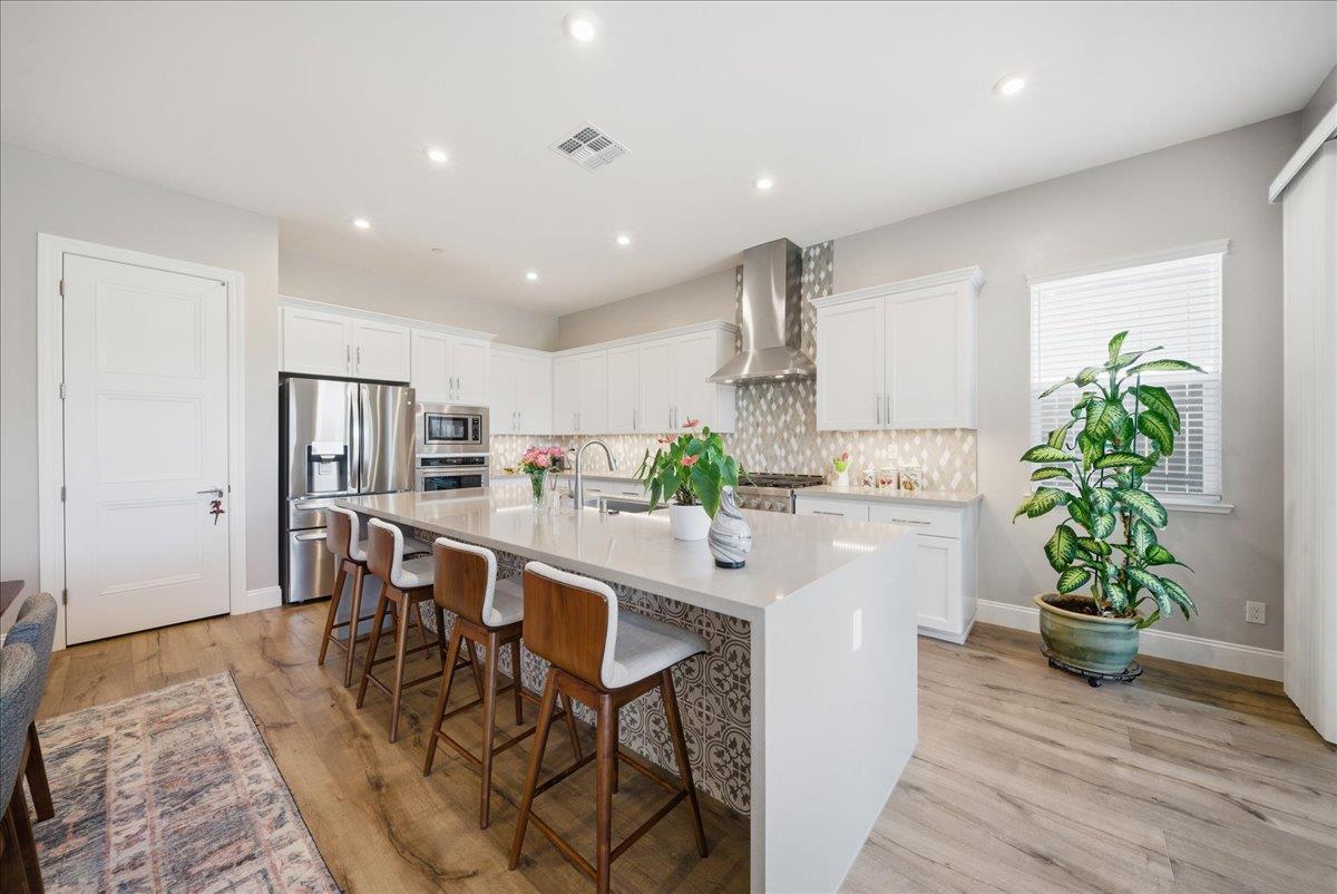 6911 Saratoga Estates Drive