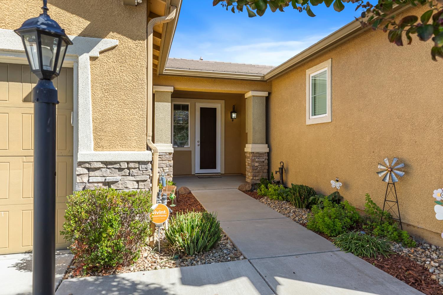 15940 Crescent Park Circle