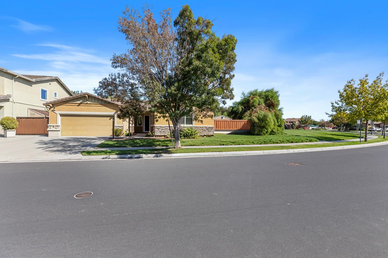 15940 Crescent Park Circle