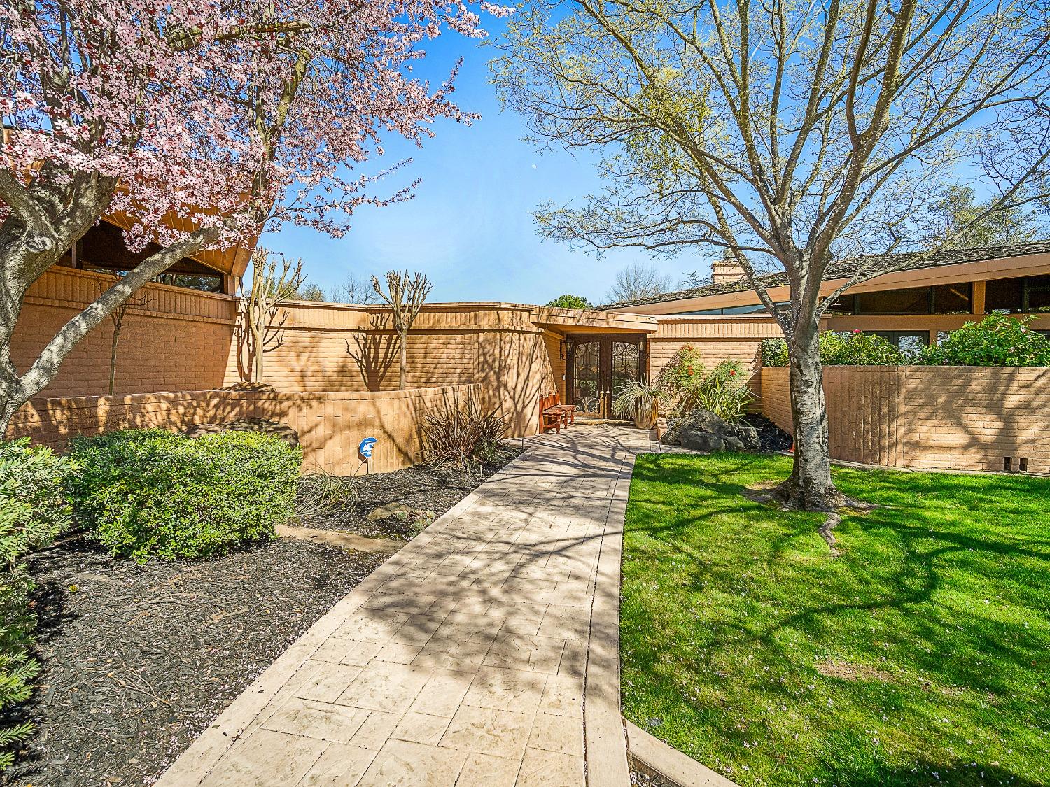 15068 Lago Drive