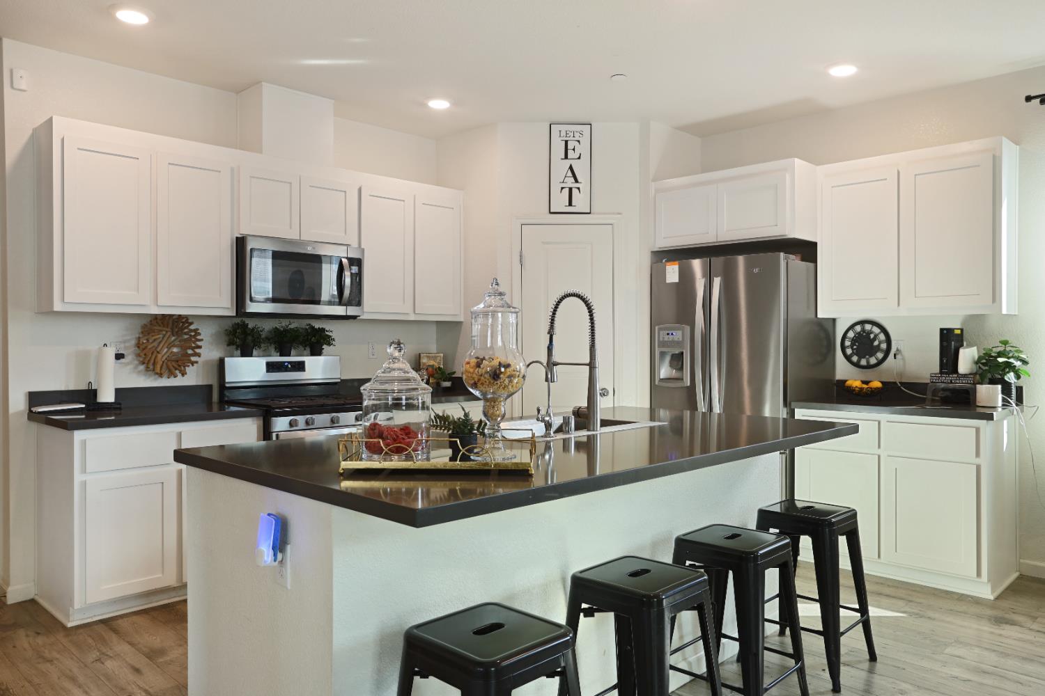 404 Central Pacific Street