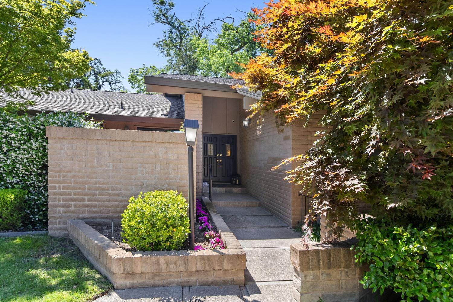 2800 Calle Vista Way