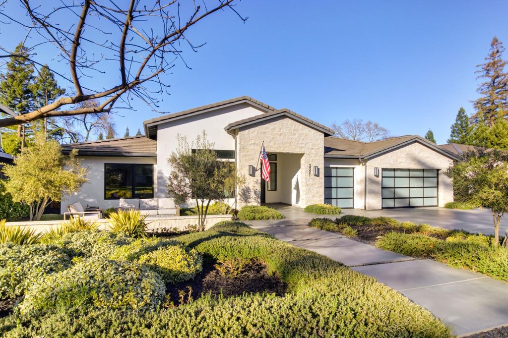 Photo of 3321 Sierra Oaks Drive, Sacramento, CA 95864 (MLS # 226015848)
