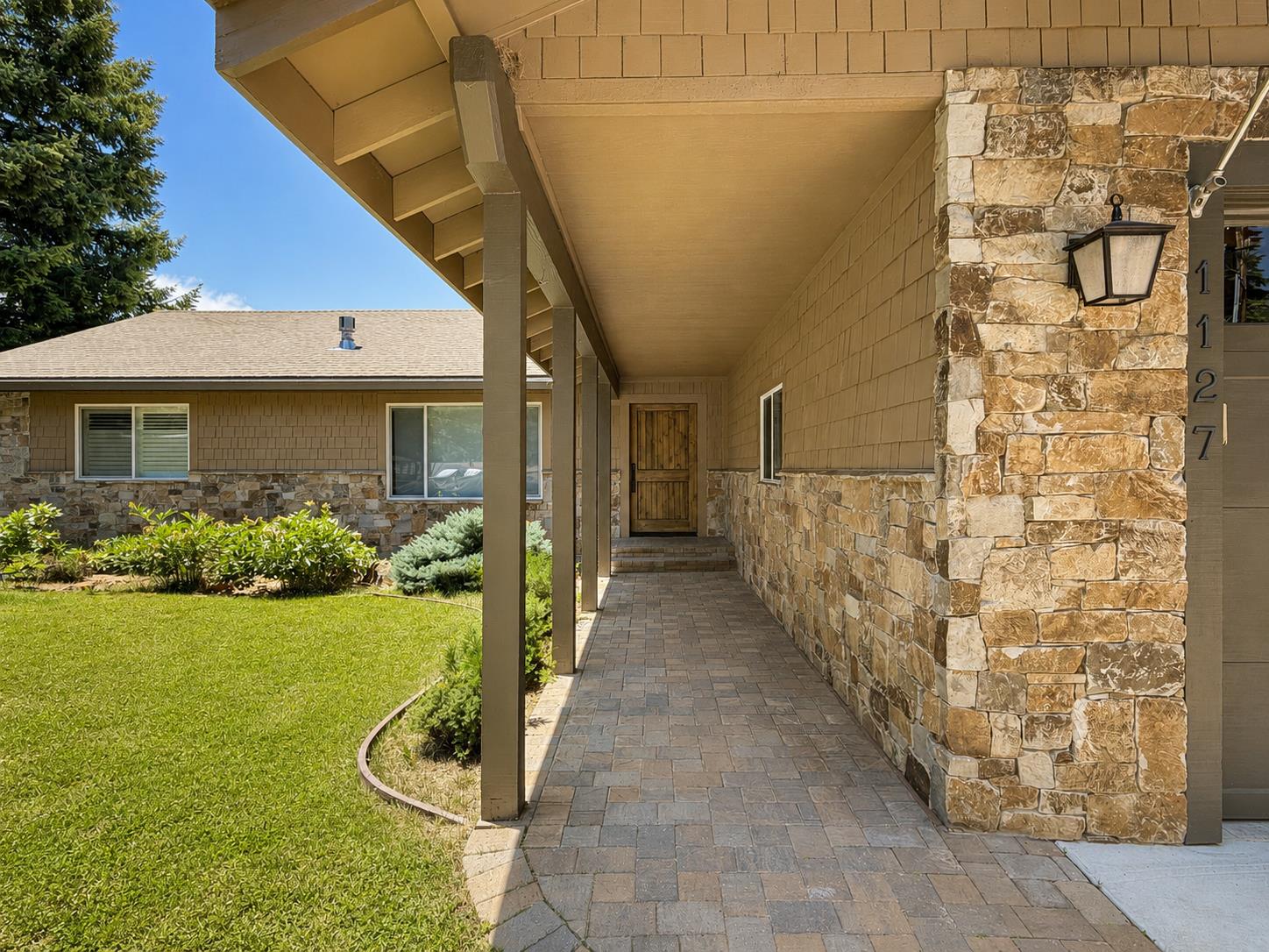 1127 Lassen View Drive