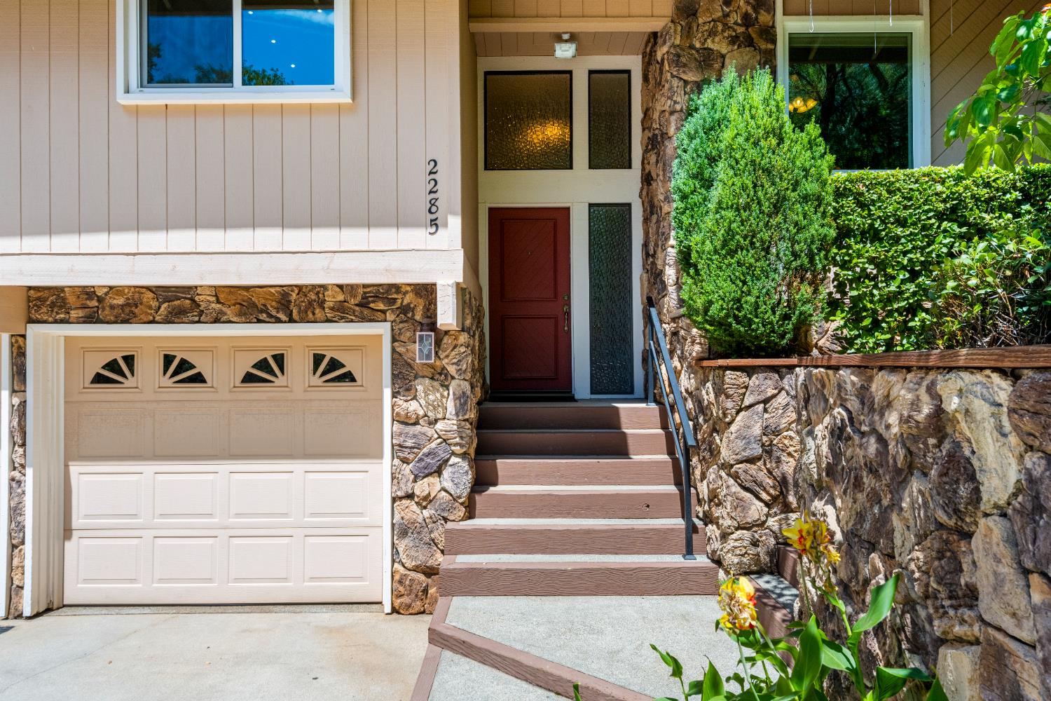 2285 Indian Rock Lane