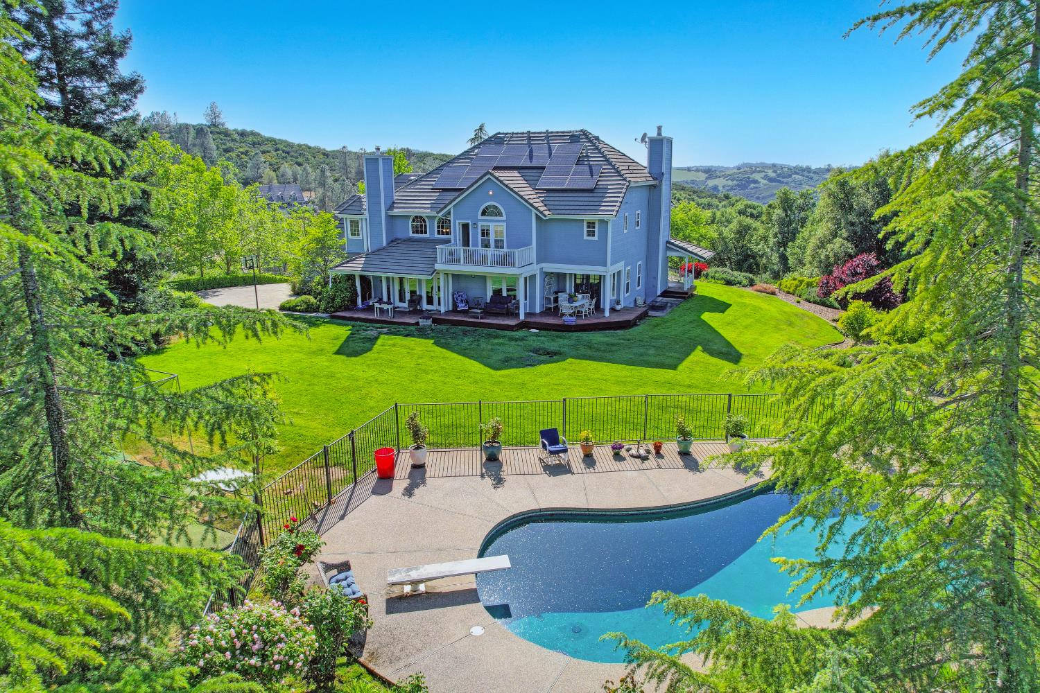 2601 Roundhill Circle