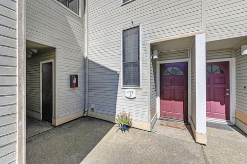 1528 Hood Road B Sacramento CA 95825