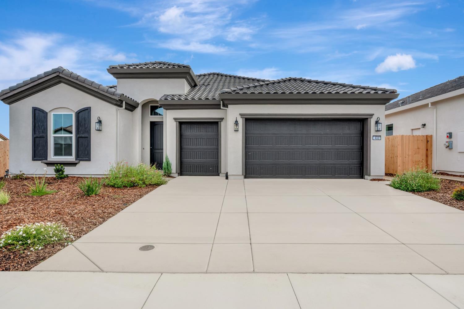 4327 Hooded Crow Way