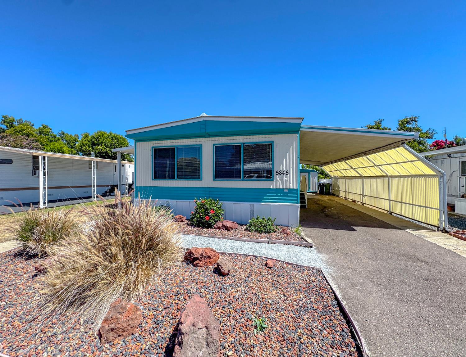 5845 Hobbs Lane
