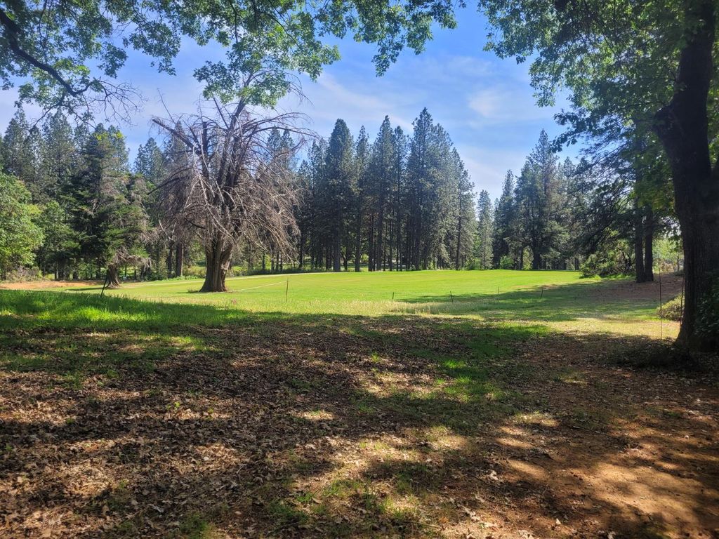 Photo of 15444 Kingsbury Circle, Grass Valley, CA 95949 (MLS # 226043020)