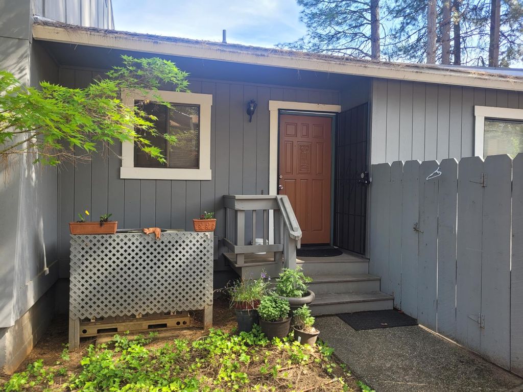 Photo of 15444 Kingsbury Circle, Grass Valley, CA 95949 (MLS # 226043020)