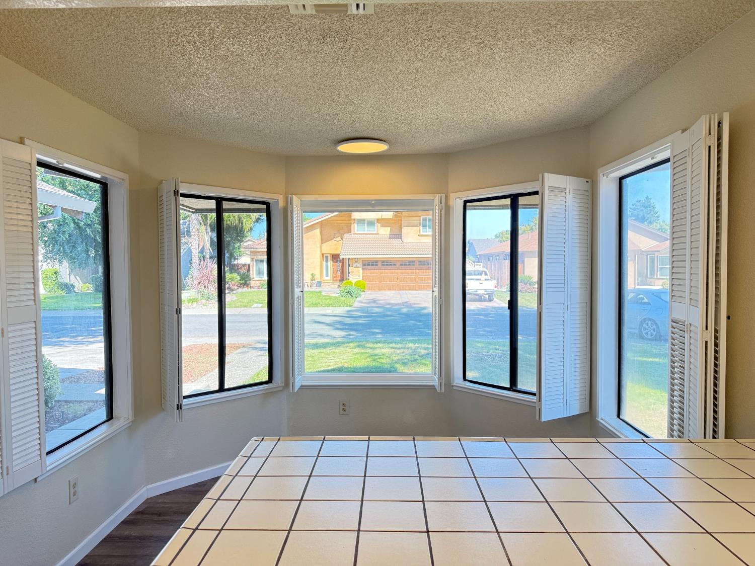 5 Rollingbrook Circle