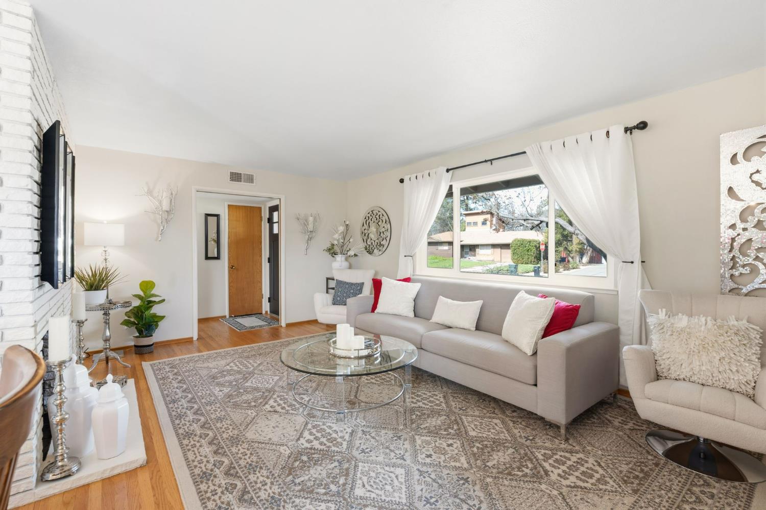 6700 Mercedes Avenue