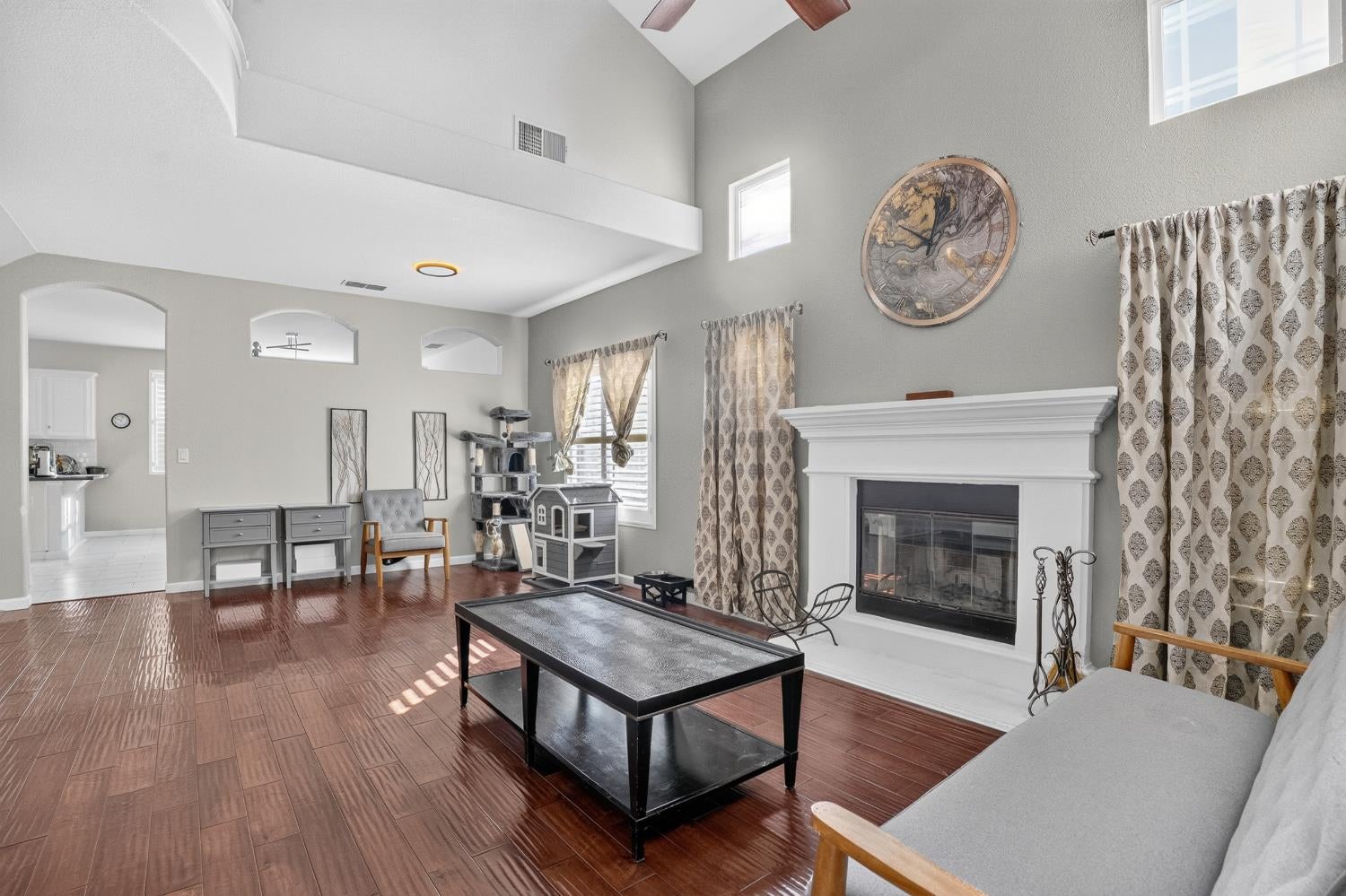 975 Tiburon Way