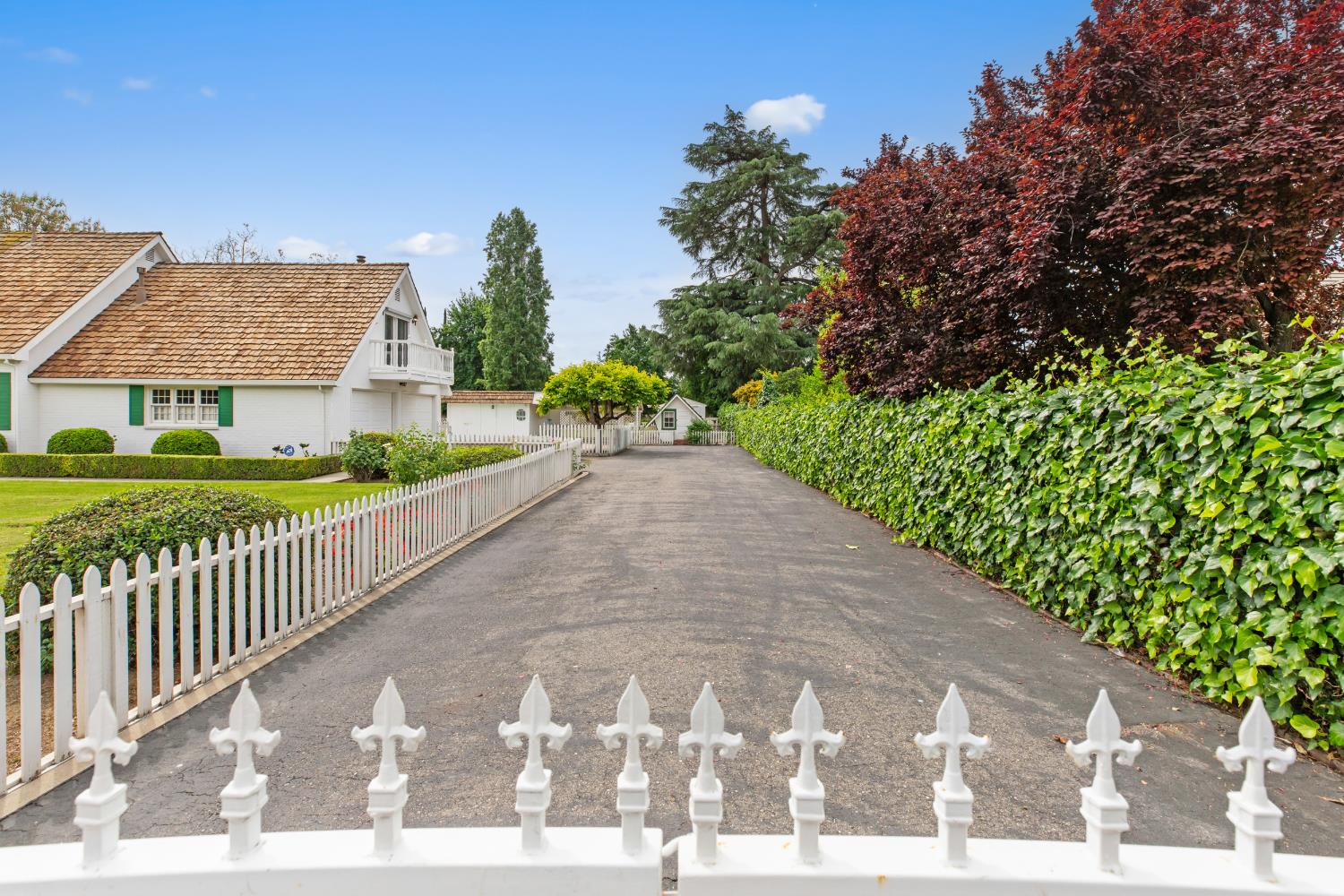 2400 Woodland Avenue