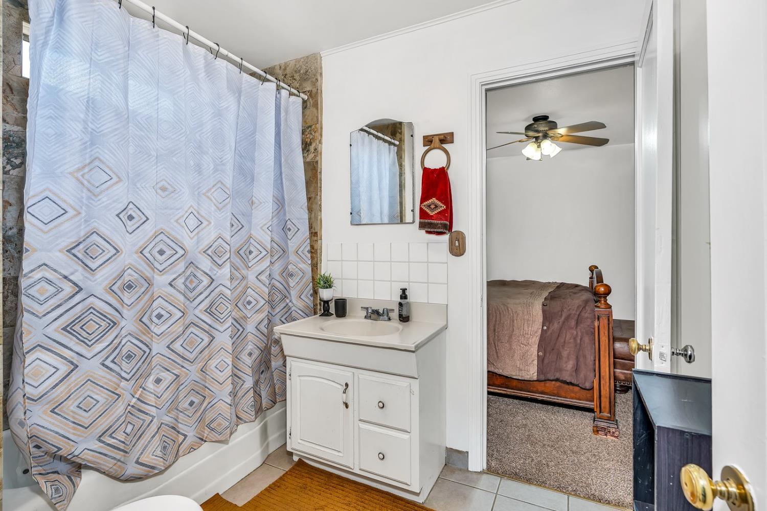 Los Banos, California 93635, United States, 2 Bedrooms Bedrooms, ,1 BathroomBathrooms,Residential,Active,214716