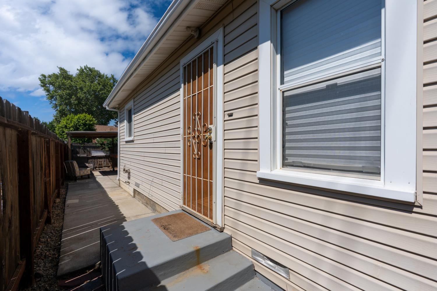 Los Banos, California 93635, United States, 2 Bedrooms Bedrooms, ,1 BathroomBathrooms,Residential,Active,214716