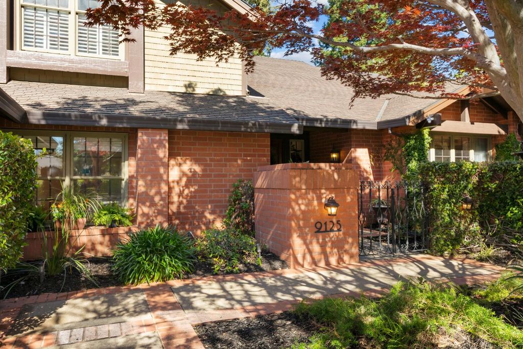 Photo of 9125 Shady Hollow Way, Fair Oaks, CA 95628 (MLS # 226028376)