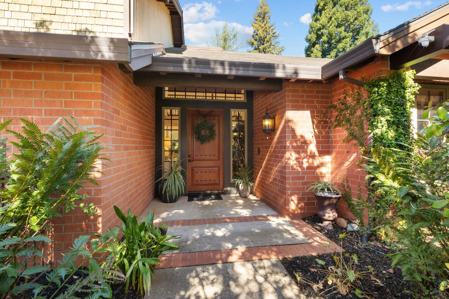 9125 Shady Hollow Way